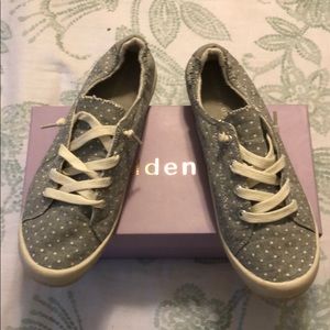 Madden girl tennis shoes